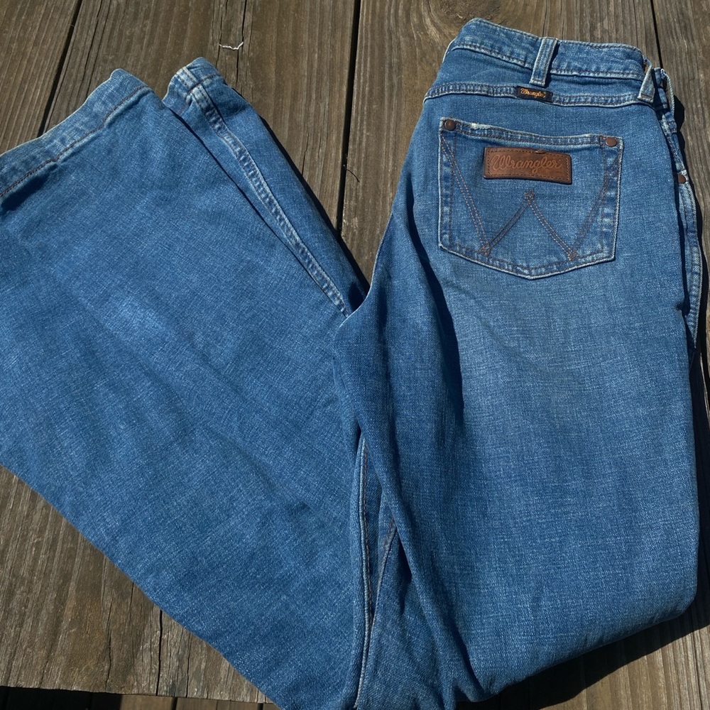 Womens Wrangler retro bell bottoms, super flare jeans